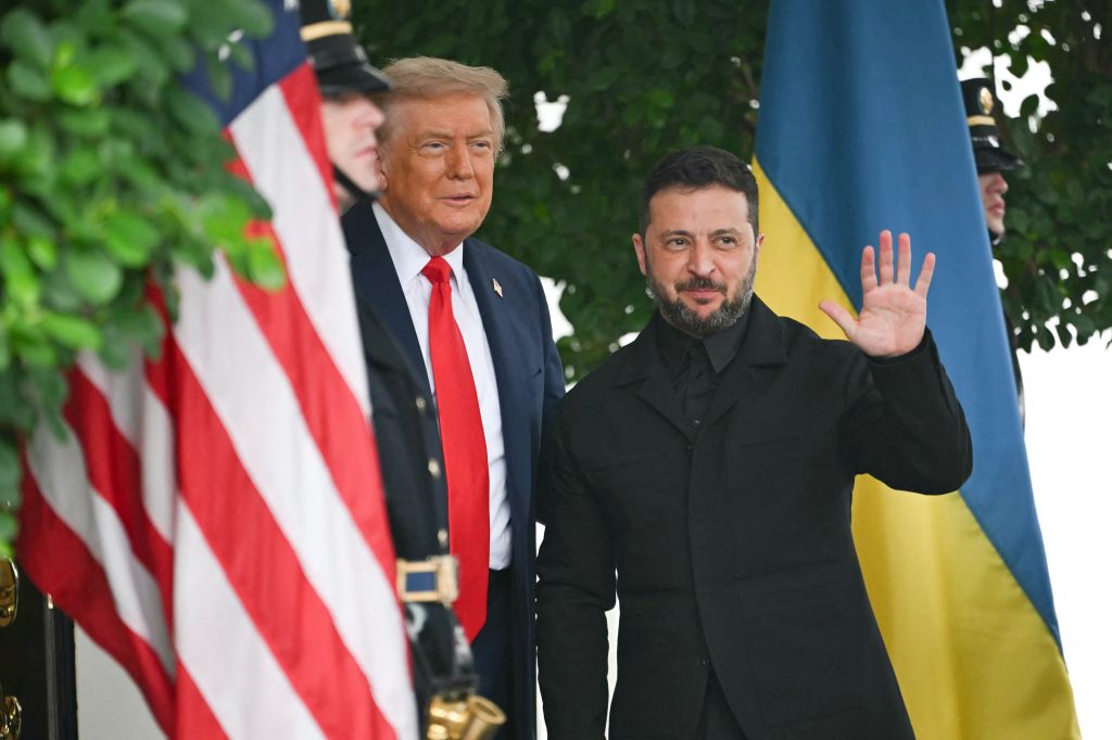 Megérkeztek az európai vezetők a Fehér Házba, Zelenszkij a háború kitörése óta először öltönyt húzott Kép