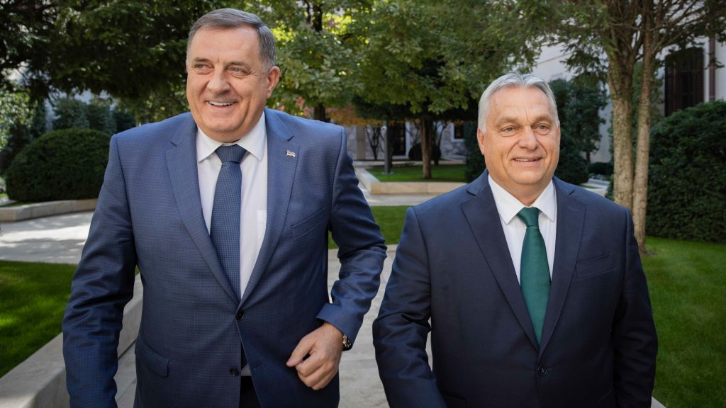 Miért védi Orbán Viktor még a szerb elnöknél is hevesebben Dodikot? Kép