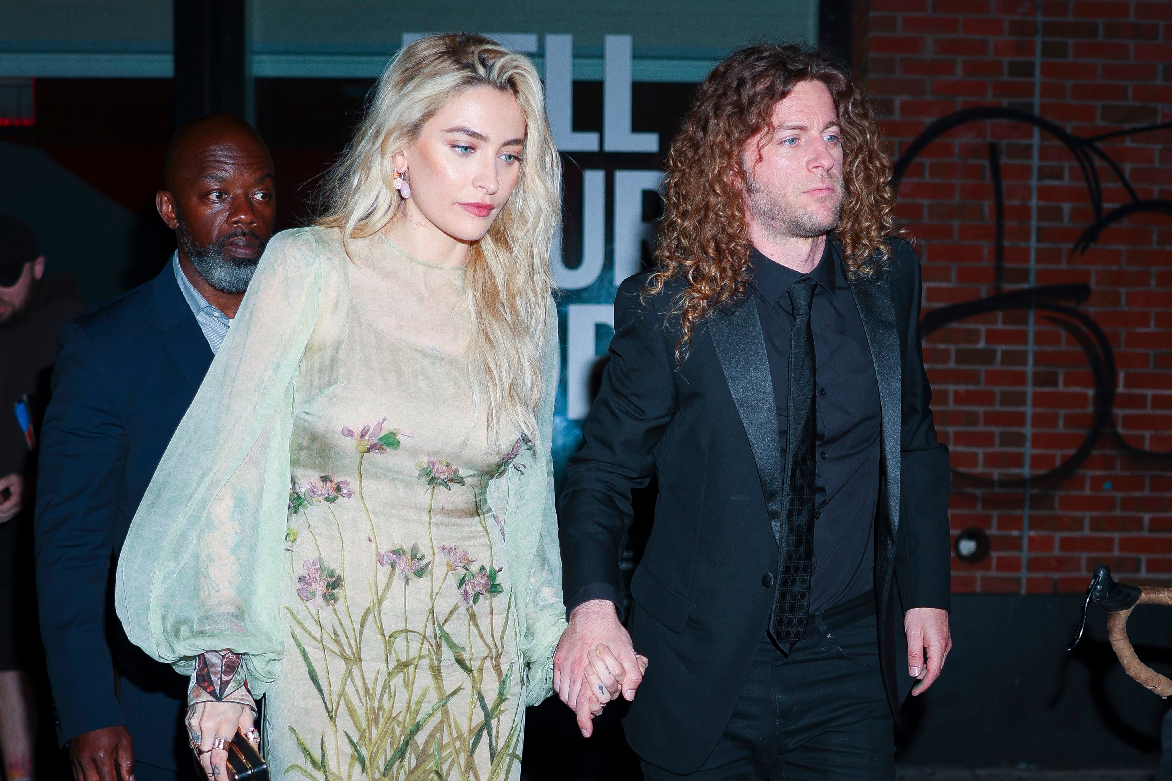 Néhány hónappal a budapesti lánykérés után felbontotta eljegyzését Paris Jackson 1