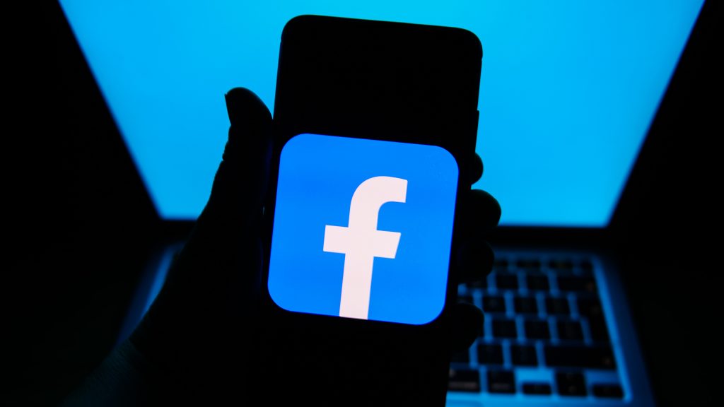 Különös üzenetet dobott fel sokaknak a Facebook