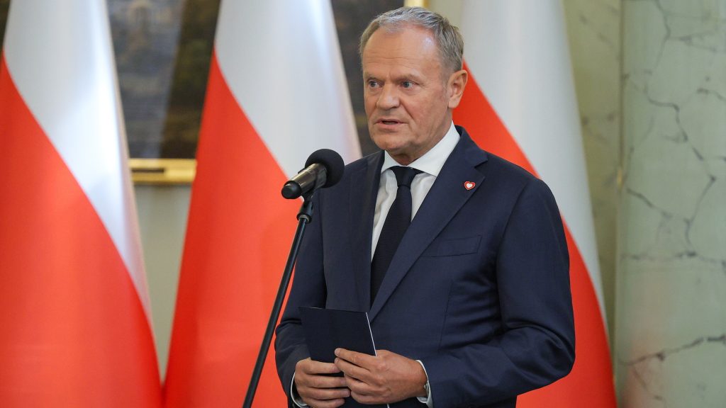 Donald Tusk: Fel kell készülnünk egy keletről érkező agresszióra