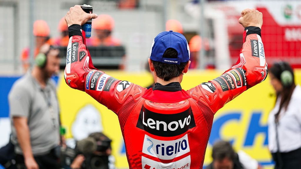 Lerajtolták Marc Márquezt, de a MotoGP klasszisa levadászta riválisát és nyert a Balatonon