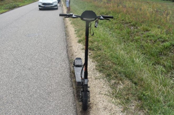 Óriásit bukott az elektromos rollerével egy 16 éves fiú, eszméletlen állapotban találtak rá az út szélén 1