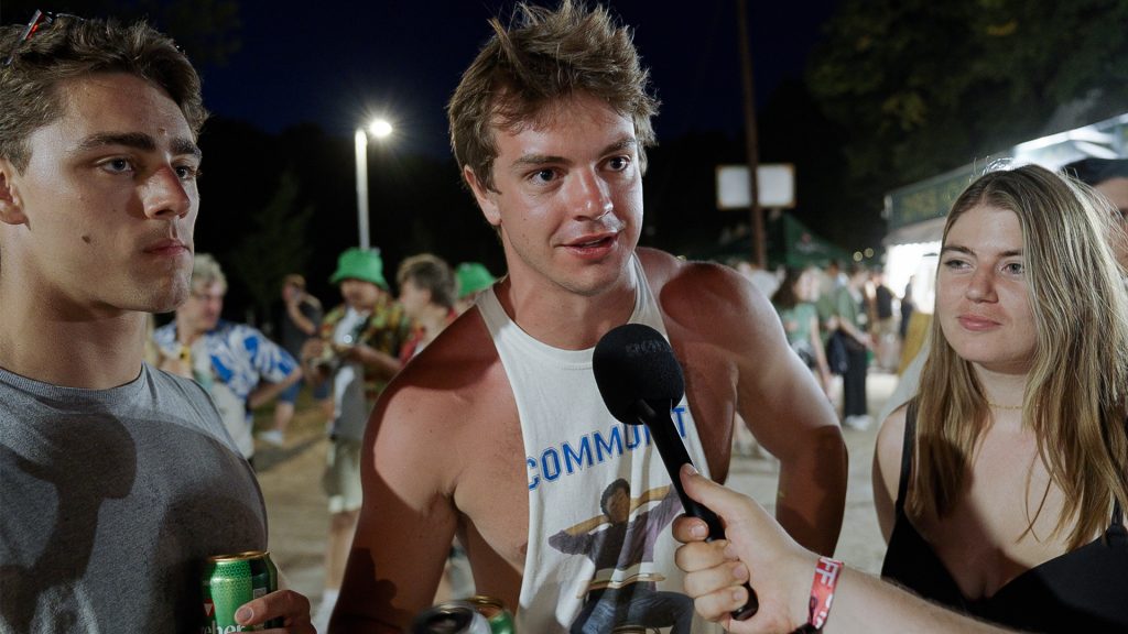 „Egy országnak hallgatnia kéne a fiataljaira” – mocskos fideszezés és külföldiek a Szigeten