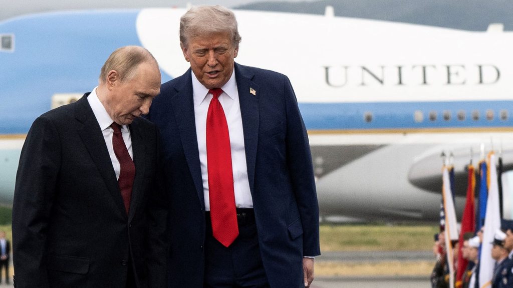 Erről beszélt Trump és Putyin az Elmendorf–Richardson Támaszpont kifutópályáján a szájról olvasó szerint