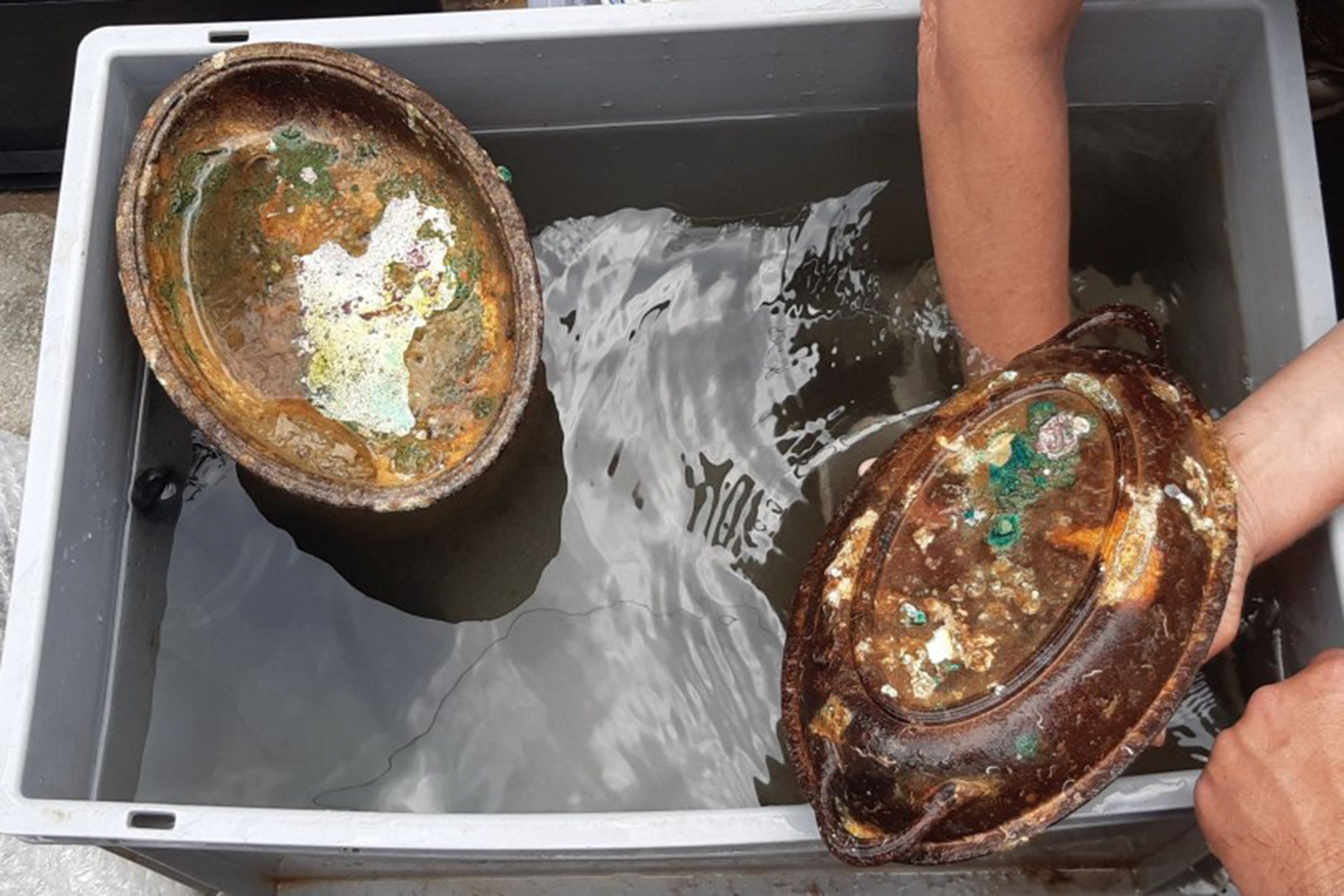 Közel száztíz év után először hoztak felszínre tárgyakat a Titanic testvérhajójáról, a Britannicról 1