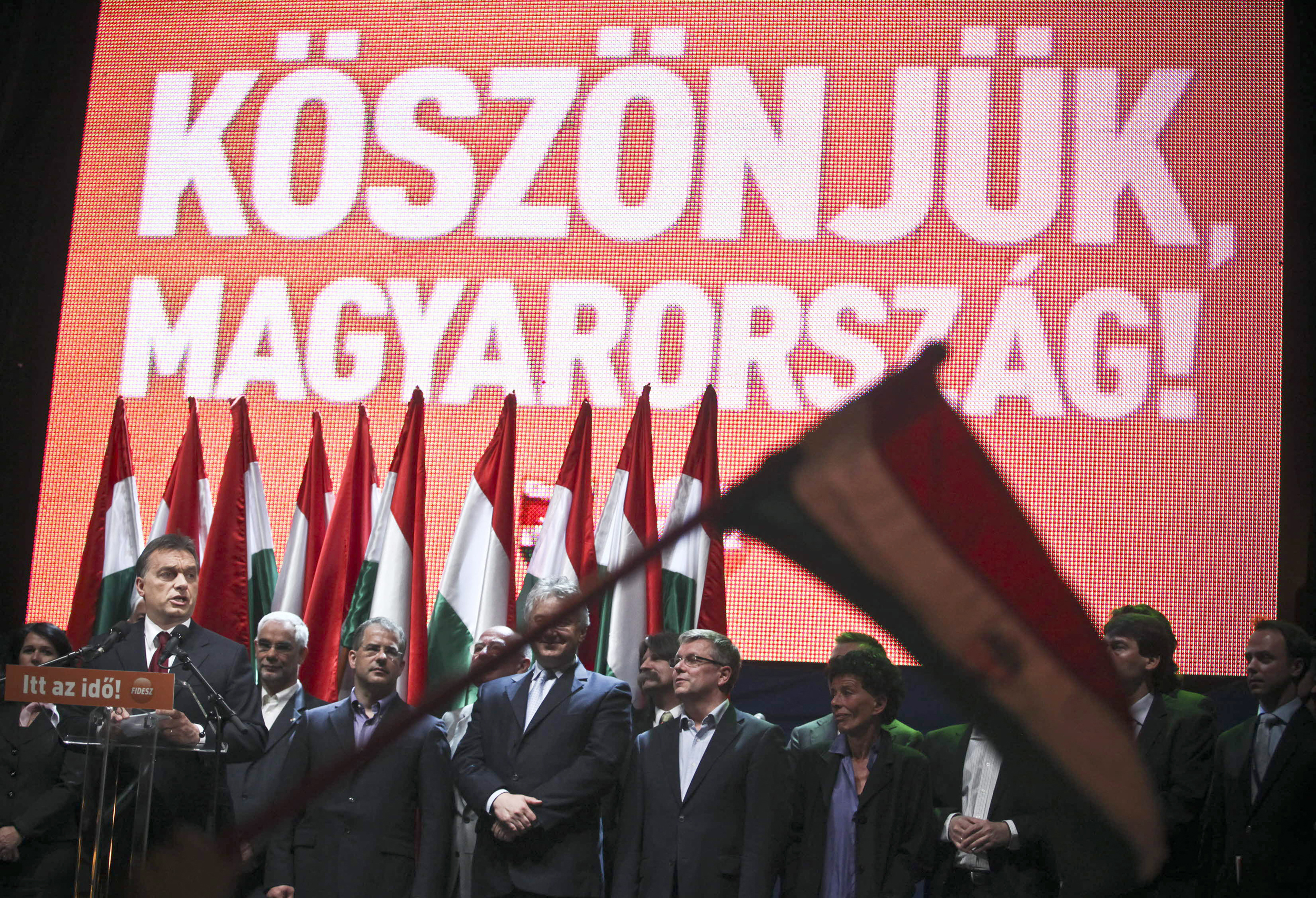 Nagyban növelte az Orbán-kormány a szerény keresetűek adóterhét – ez áll a Fidesz-Tisza adóvita hátterében 1