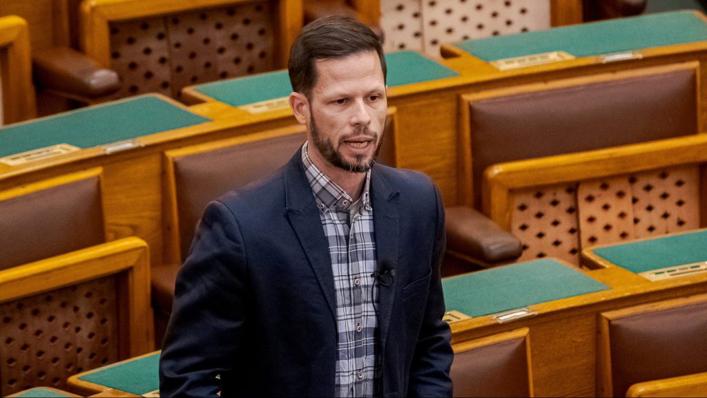 Sára Botond: Tordai Bence végre beismerte, hogy szabálytalanul építkezett; Tordai: Köszönésen kívül a számat se nyitottam ki a tárgyalóteremben