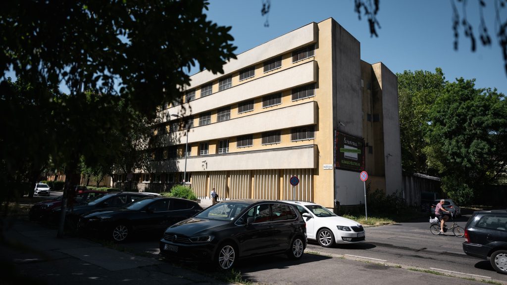 Feljelentették a gyermekvédelmi szakembert, aki magas rangú pedofil politikusokról beszélt egy interjúban