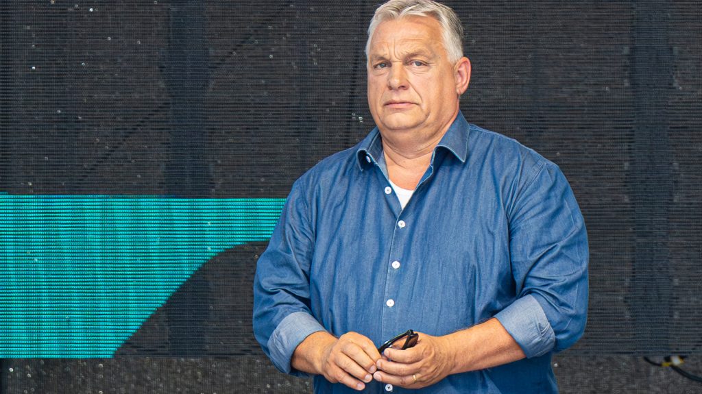 Körösényi András: Ha Orbán eltűnne a képből, az általa kézben tartott szálak azonnal elszakadnak
