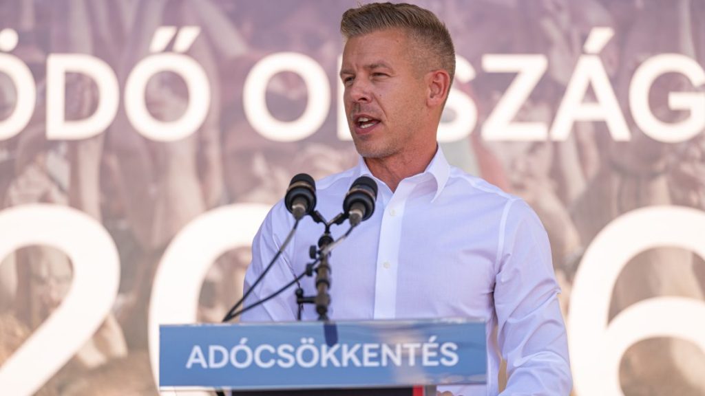 Magyar Péter 14 kérdéssel vágott vissza Gulyás Gergelynek