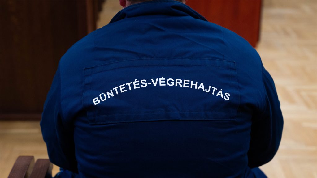 Minden bordája eltört a Józsefvárosban agyonvert férfinek, véletlen rálépésre, újraélesztés során történt bordatörésre hivatkoznak a támadók