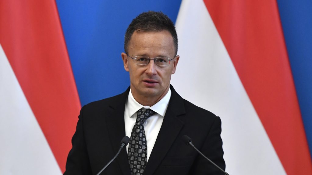 Szijjártó szingapúri gigaberuházást jelentett be Békéscsabán