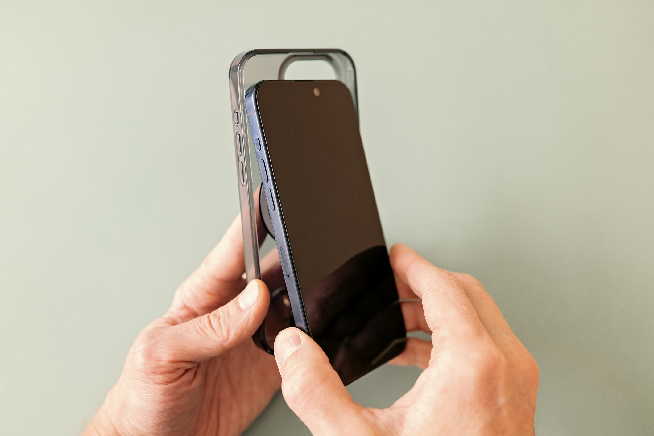 Szinte mindenki használja, mégis nagyon károsak a mobiltokok 1