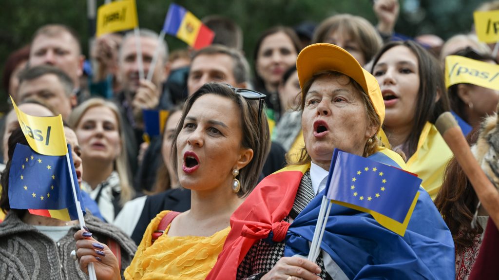 „Egyértelmű igen az európai jövőre” – sorban gratulálnak az EU vezetői a nyugatbarát moldovai jelölt választási győzelmére