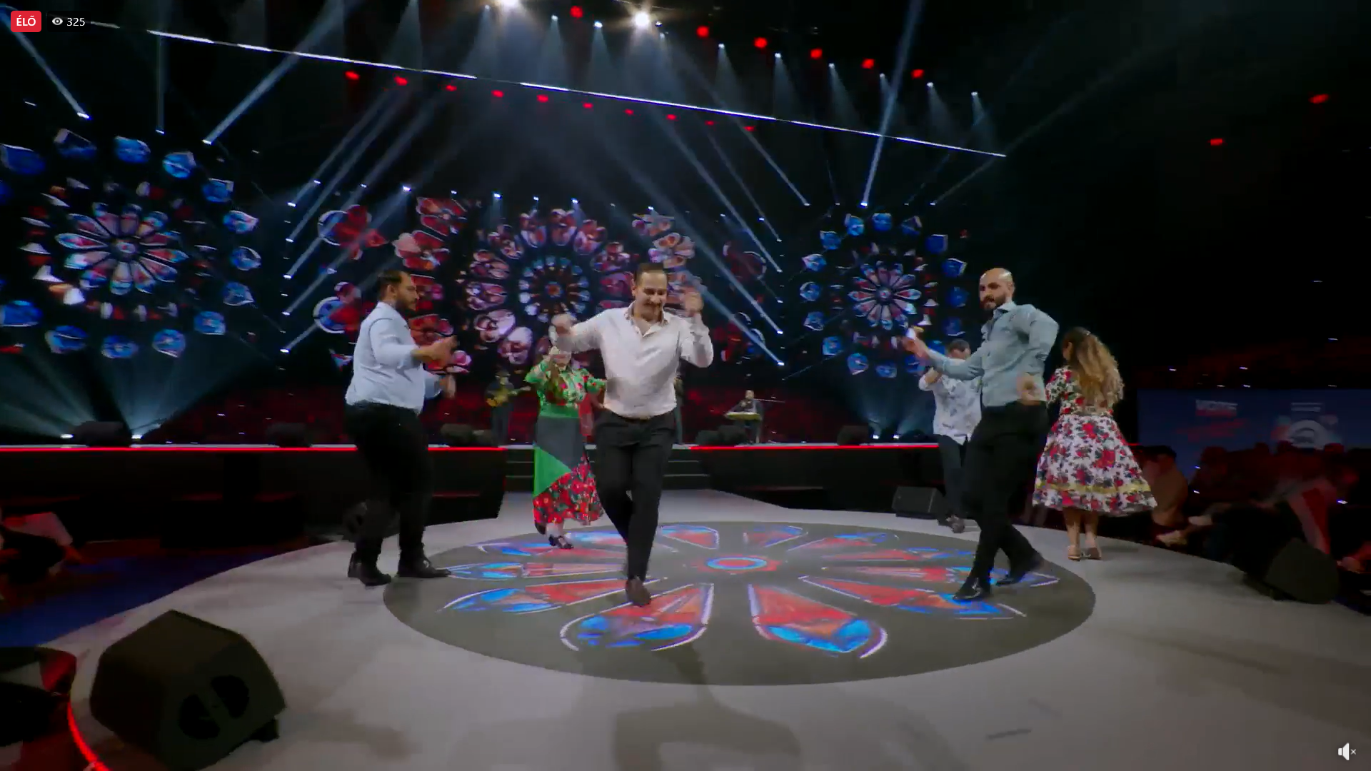 Orbán és Lázár is naggyá ígérte tenni Magyarországot a DPK-gyűlésen 1