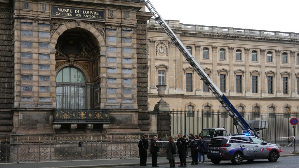 Rablás történt a párizsi Louvre múzeumban, kiderült, miket loptak el