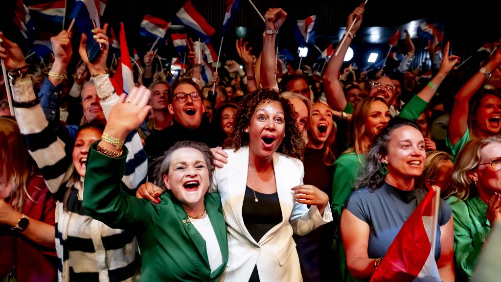 Nagyot buktak a holland szélsőségesek, sikert arattak a liberálisok: Orbán barátja aligha kerül kormányra