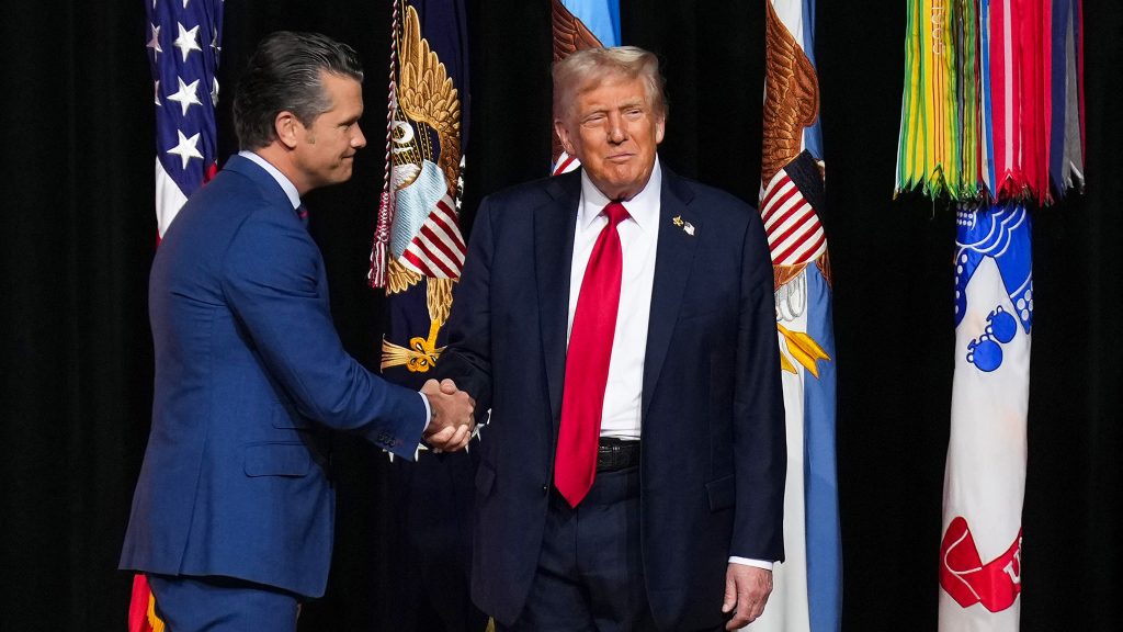 Hadat üzent a kövér tábornokoknak és a női katonáknak Trump és a háborús minisztere