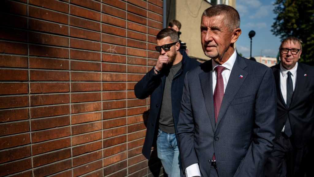 Orbán szövetségesének, Babisnak a pártja nyeri a csehországi választást