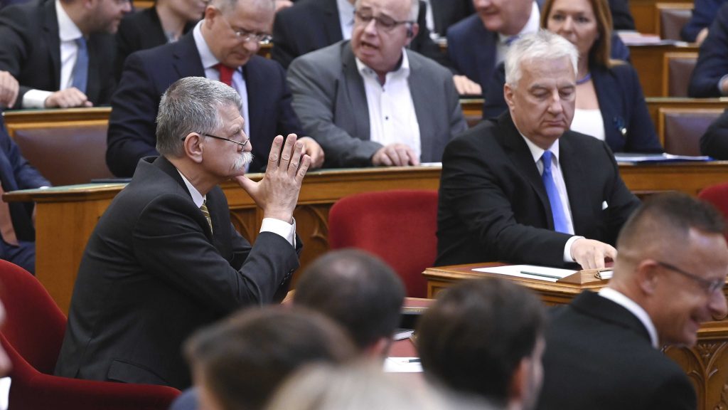 Kövér László elismerte, átfutott az agyán, hogy inkább nem ad szót Semjénnek a parlamentben