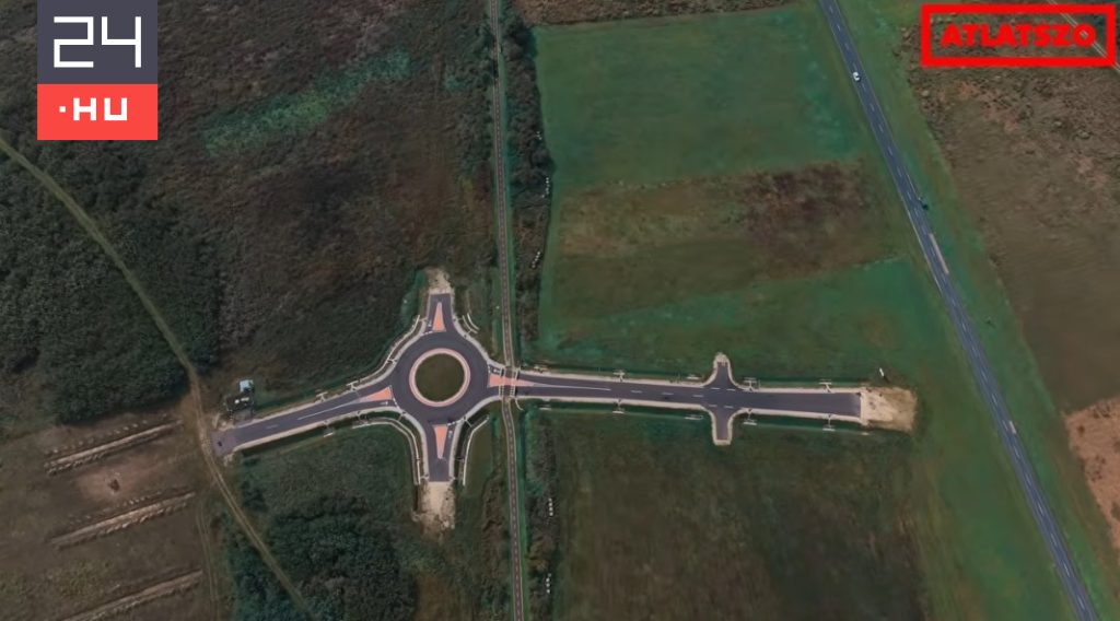Átlátszó: mező közepén épült sehonnan sehová vezető körforgalom 500 millióból