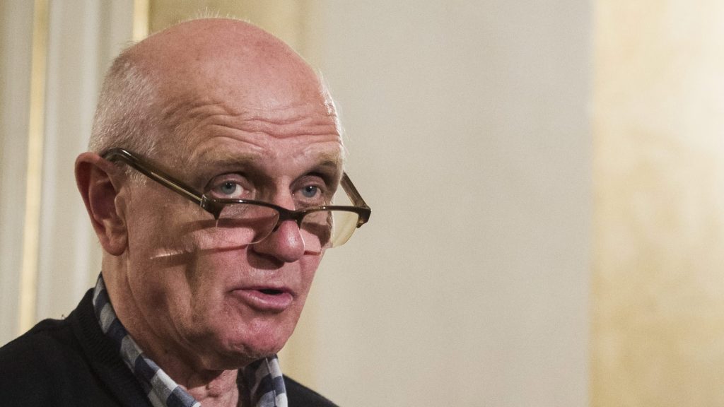 Harc a palotákkal, béke a viskókkal – Fehér Renátó búcsúja György Pétertől