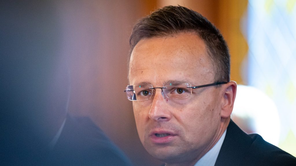 Szijjártó kijelentette: a kormány minden jogi eszközt megragad, hogy meggátolja az orosz energia betiltását célzó javaslatot