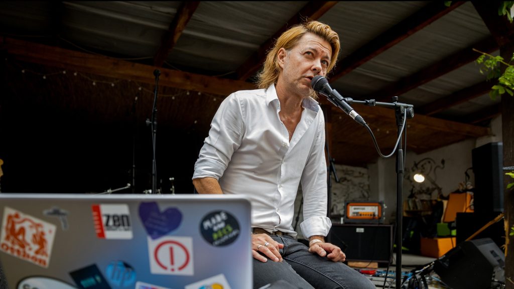 Fél évre visszavonul Beck Zoltán
