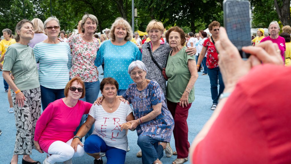 Nyugdíjreform: a Fidesz és a Tisza Párt terveit is megfékezheti a brüsszeli szigor