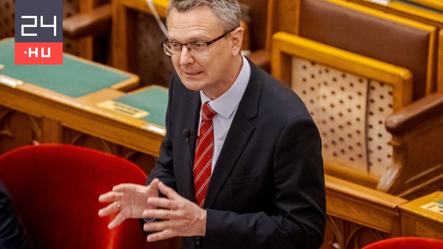 Nem fogok félni – mondta a 68 éves nő, akihez öt rendőr ment ki Rétvári feljelentése miatt