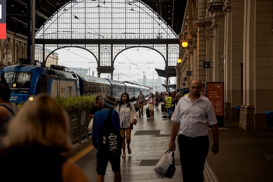 Rossz irányba fordult az Intercity, aznapra felborította a vasúti közlekedést