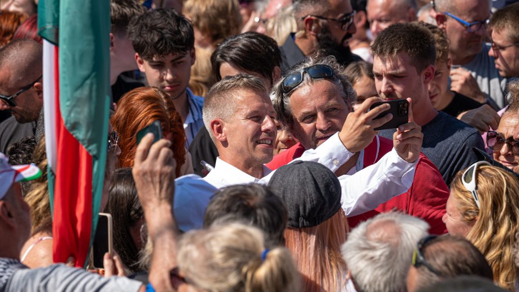 Magyar Péter: Orbán fél liter bor mellett sokkal nyitottabb alkat, mint amilyennek mutatja magát