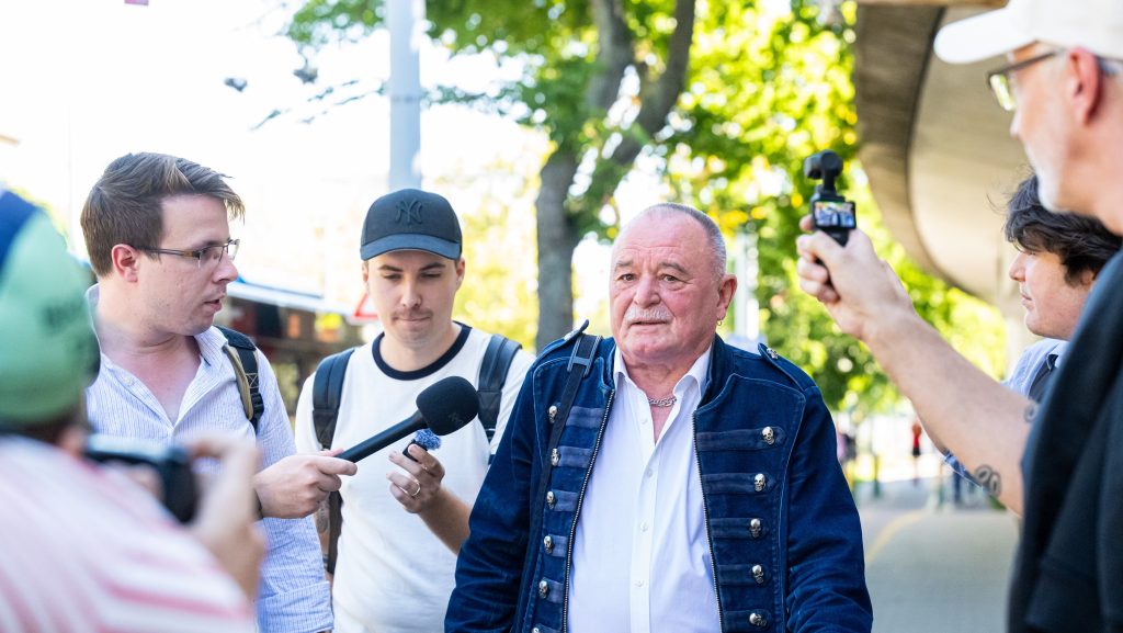 Nagy Feró elnézést kért, de azért megjegyezte, hogy „azok felnőtt lányok”