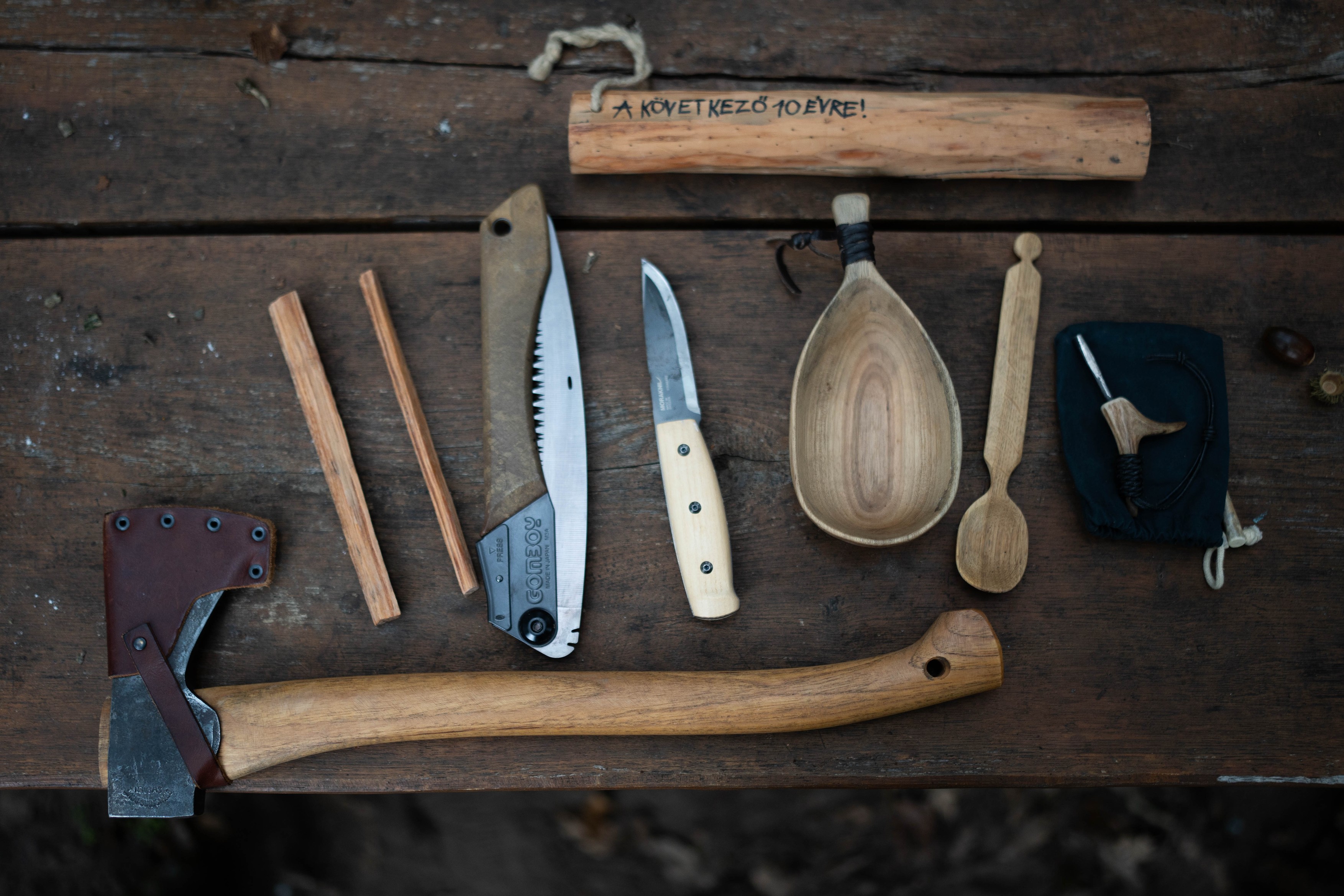 Mennyiből jön ki egy nap az erdőben? Kipróbáltuk a bushcraftot, pocsolyavízzel fojtottuk le a hamuban sült kenyeret 14