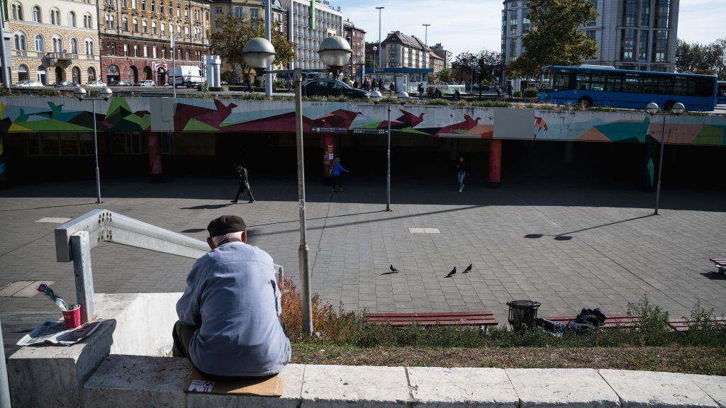 A Boráros téri hajléktalanok közt élhet a nagykőrösi gyermekotthonból szökött, bántalmazott kisfiú