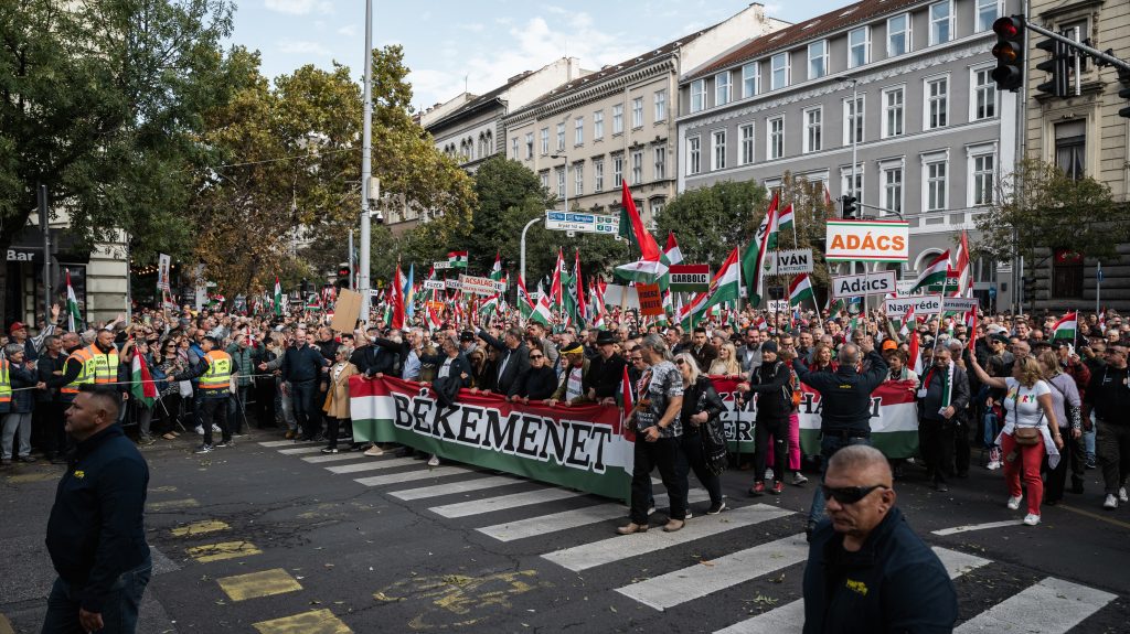 A Fidesz-szavazók alig fele tartja sikeresnek az idei Békemenetet – felmérés