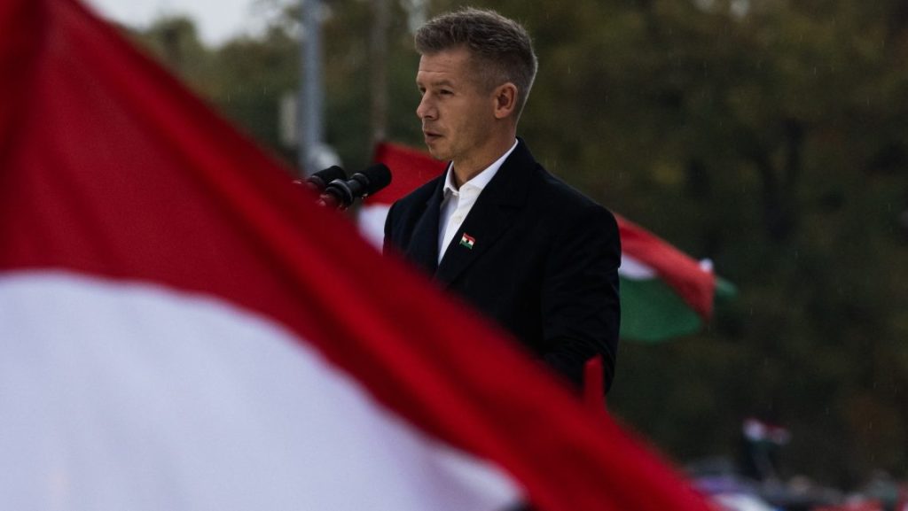 Magyar Péter és Orbán Viktor egyetért abban, hogy a másik csal