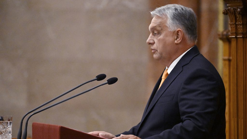 Orbán Viktor: Micsoda szégyen; Menczer Tamás: Marad a nyakörv Péteren