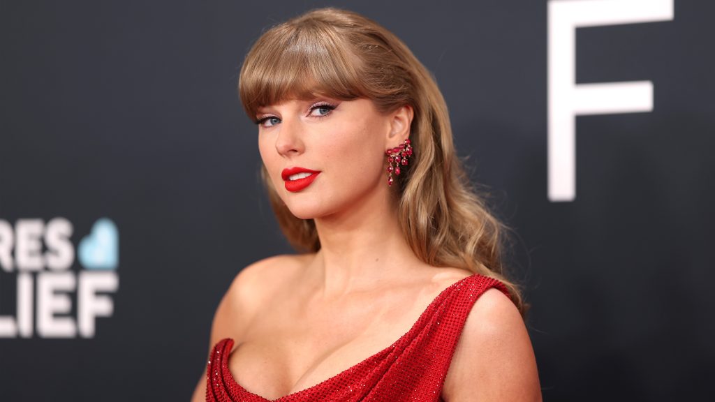 Megjelent az új Taylor Swift-album, Sabrina Carpenternek is jutott rajta szerep