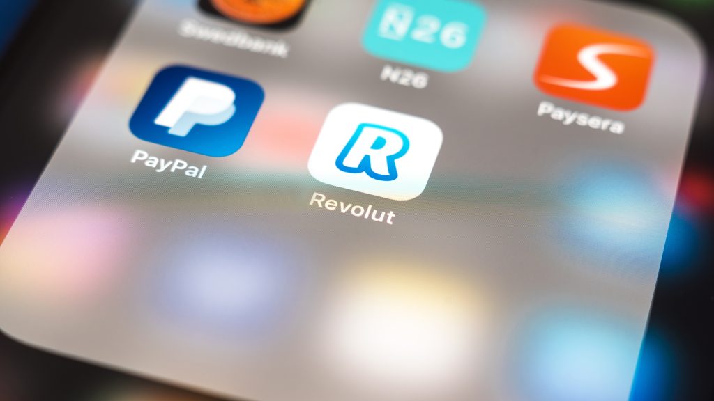 Hadjárat indult a Revolut ellen: fizethetnek az ATM-es ügyfelek