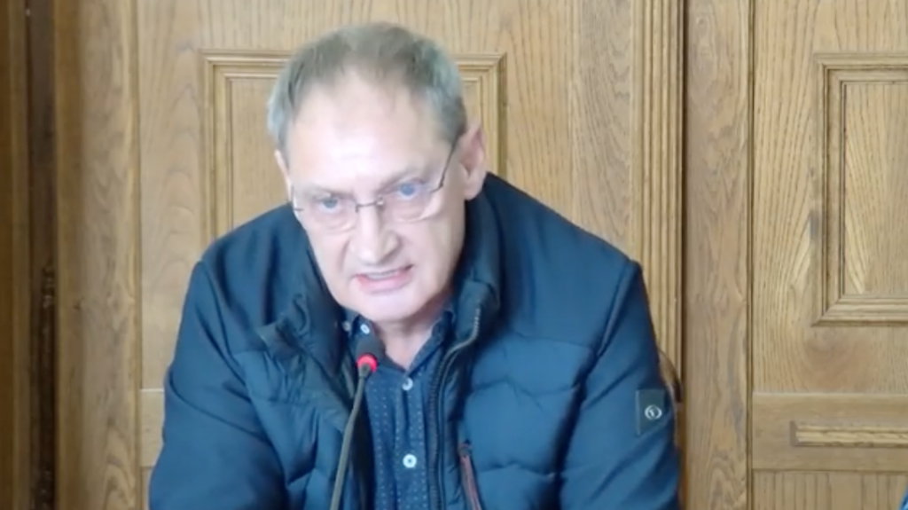 „Hát ki vagy te, bassza meg? Egy senki vagy” – osztotta ki a volt fideszes alpolgármester a képviselőtársát