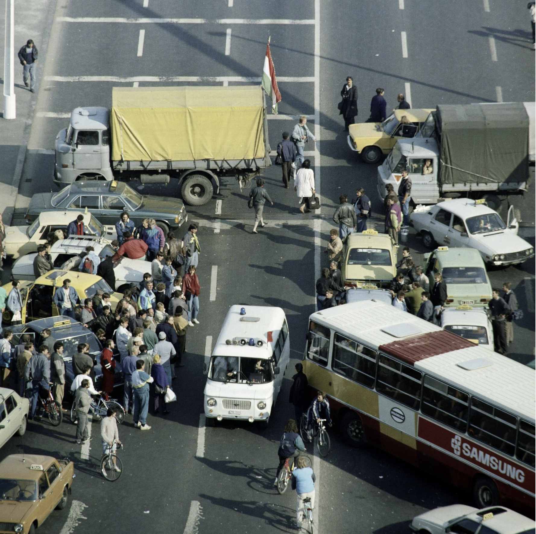 35 éves a taxisblokád: CB-s forradalom, diszpécserpuccs, polgári engedetlenség melegítőben 10