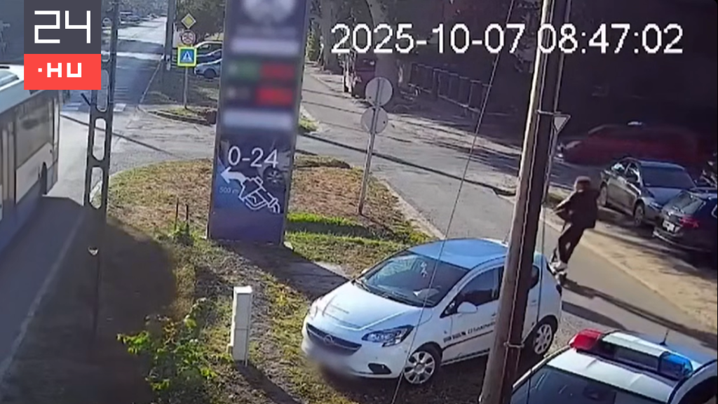 Szabályosan közlekedő autónak hajtott egy e-rollerező, az esetről videó is készült