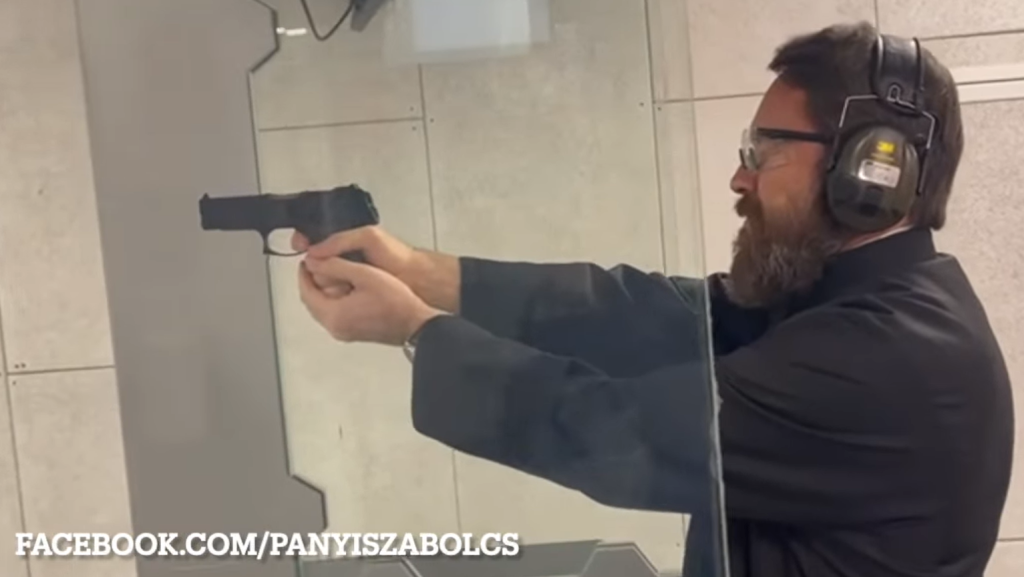 Videón, ahogy Hilarion metropolita az orosz FSZB központjában lövöldözik