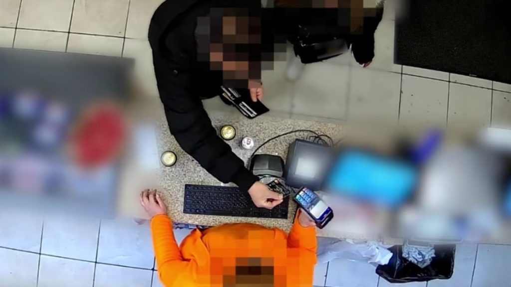 Megmérgezte a vállalkozót egy nő, majd lehúzta a kis híján megfulladó és eszméletét vesztő férfit