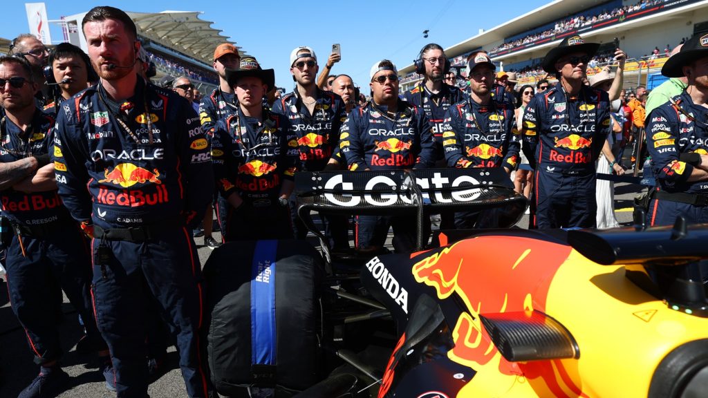 Verstappen győzelme után beidézték a Red Bullt, büntetést kapott a csapat