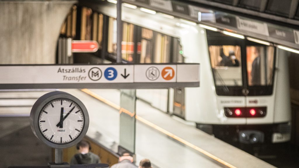 A vasárnapi óraátállítás miatt változik néhány BKK-járat közlekedése