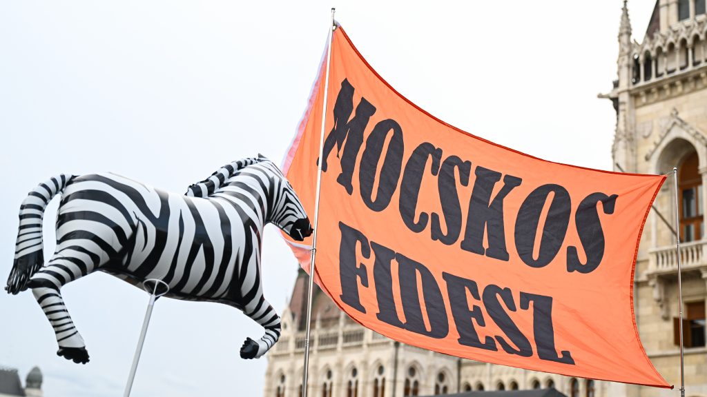 Puzsérék tüntettek már idén a Kossuth-téren