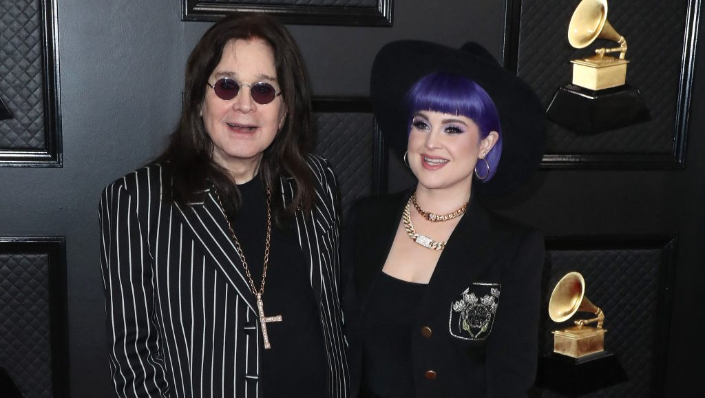 Kelly Osbourne: Akárki tette apám sírhelyét a Google Mapsre, bekaphatja